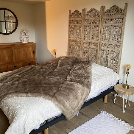 Le Logis Des Chenes, Superbe Bungalow Dans Quartier Residentiel Proche De Namur Wépion Exteriör bild